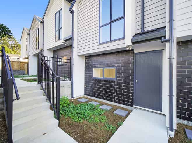 2/31 Ayton Drive, Totara Vale