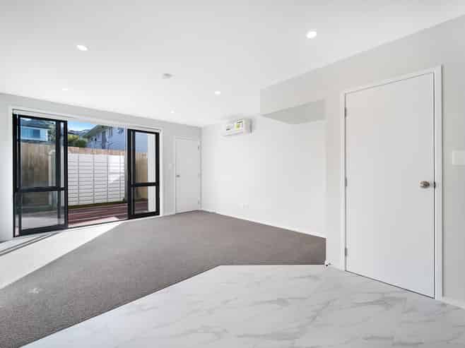 2/31 Ayton Drive, Totara Vale