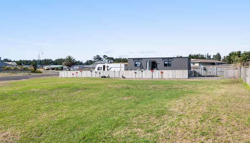1 Sandown Avenue, Himatangi Beach