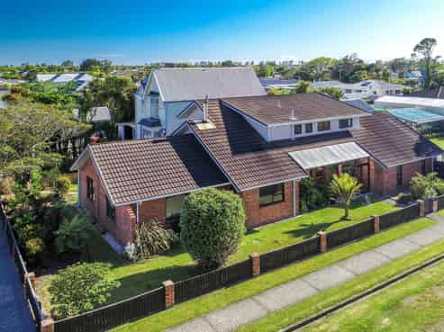 17 Henley Street, Westport