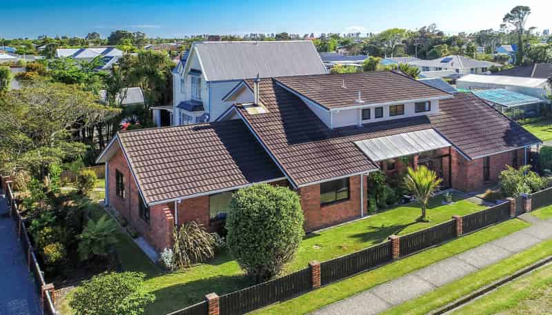 17 Henley Street, Westport