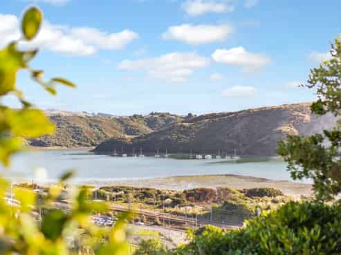 47 Kiriwai Road, Paremata