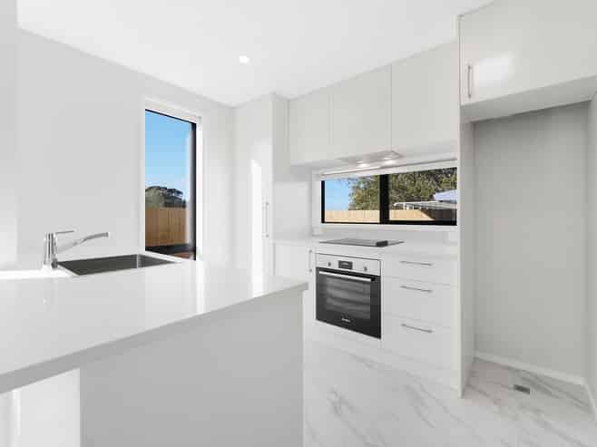 8/31 Ayton Drive, Totara Vale