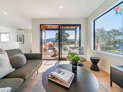 1243 High Street, Taita