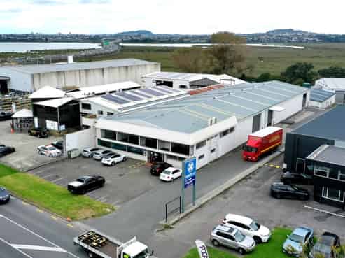 1,221sqm Warehouse + Office