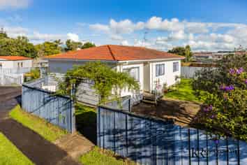 2/62 Redcrest Avenue, Red Hill
