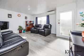 2/62 Redcrest Avenue, Red Hill