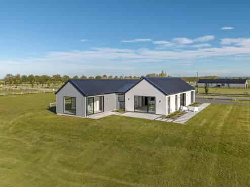 14 Village Green Drive, Huntingdon