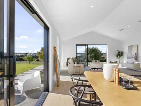 14 Village Green Drive, Huntingdon