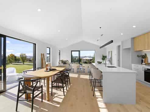 14 Village Green Drive, Huntingdon