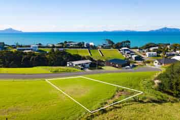 8 Starlight Place, Langs Beach