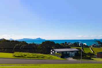 8 Starlight Place, Langs Beach