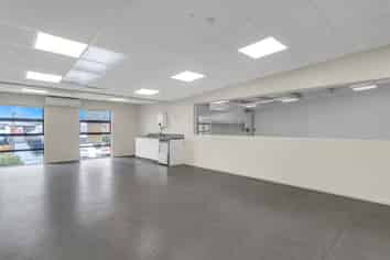 Flexible industrial option with dual-level offices