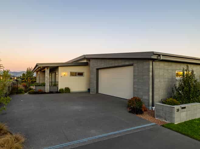39 Blunden Road, Lincoln