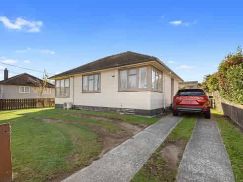 6 Puriri Crescent, Hillcrest