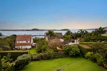 11 Tuhaere Street, Orakei