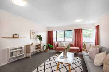 96 Oxford Street, Tawa