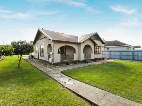 923 Railway Road, Raureka