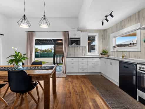 923 Railway Road, Raureka