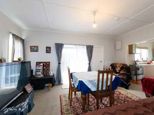 700 Gordon Road, Raureka
