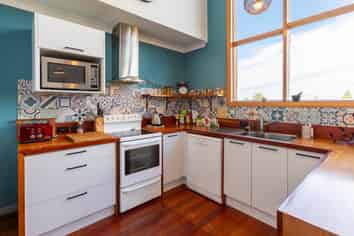 77 McLean Street, Woodville