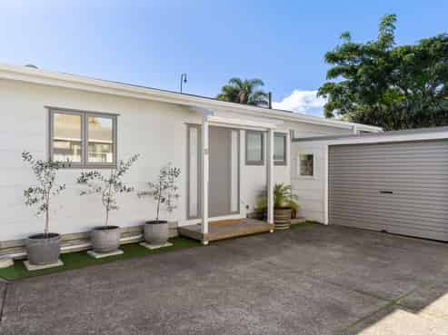 2/10 Ewen Alison Avenue, Devonport