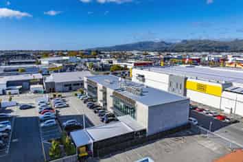 Modern multi-tenanted office investment