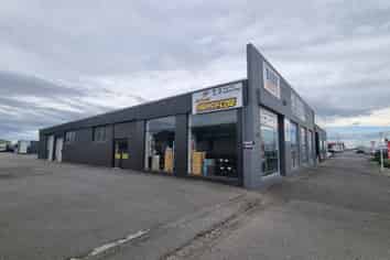 RETAIL PLUS WORKSHOP AREA