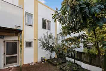 3/4 Ambrico Place, New Lynn