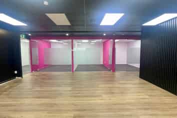 VERSATILE COMBINATION OF SHOWROOM AND OFFICE
