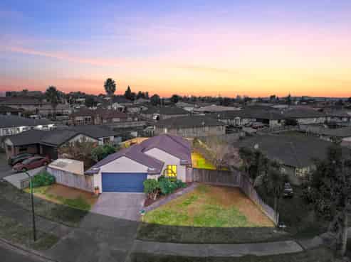 6 Loughinisland Place, Weymouth