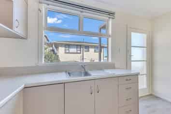 3/12 South Road, Moturoa