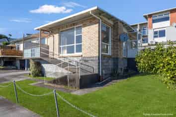 3/12 South Road, Moturoa