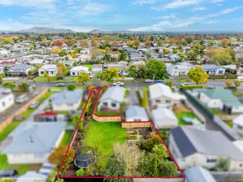 904B Outram Road, Akina