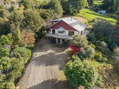 121 Hall Road, Sawyers Bay
