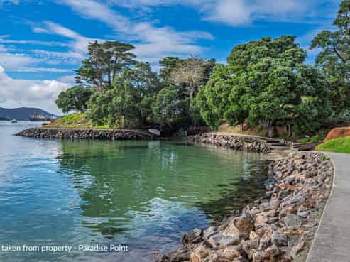 13 Paradise Point Place, One Tree Point