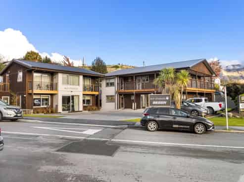CBD Offices with Lake Views For Lease