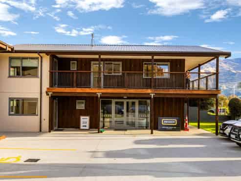 CBD Offices with Lake Views For Lease