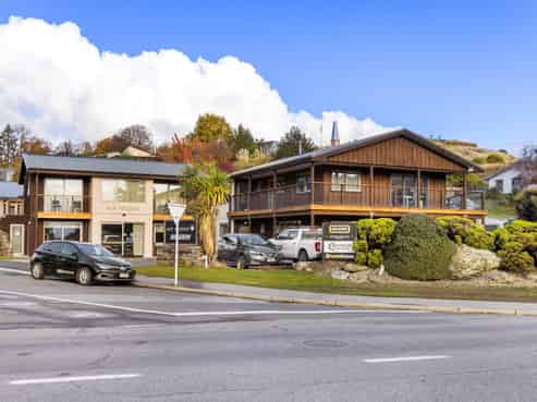 CBD Offices with Lake Views For Lease