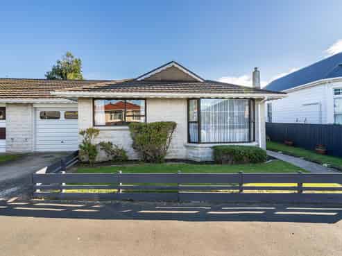 96 Queens Drive, Saint Kilda