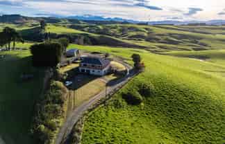 2608 Ohai Clifden Highway, Orawia