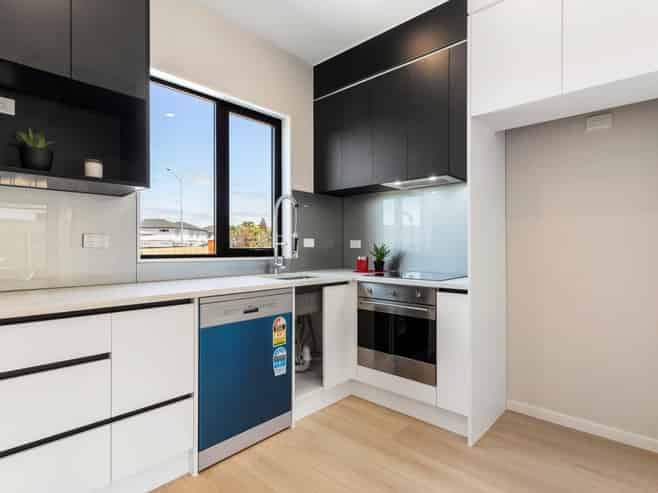  4/155 Te Atatu Road, Te Atatu South