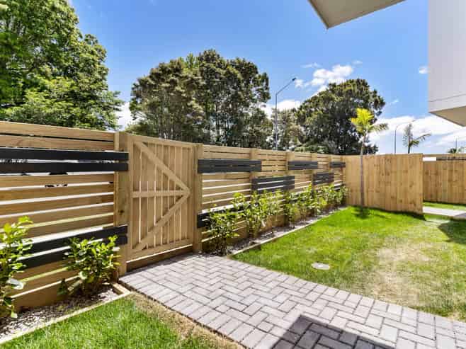  4/155 Te Atatu Road, Te Atatu South