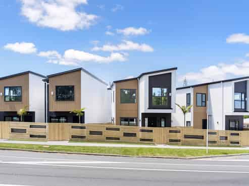  4/155 Te Atatu Road, Te Atatu South