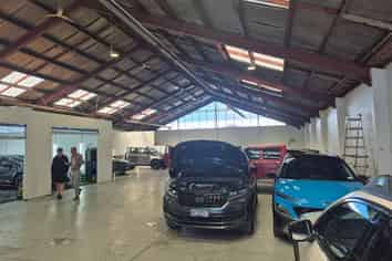 Warehouse with Showroom on Mowbray