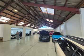 Warehouse with Showroom on Mowbray