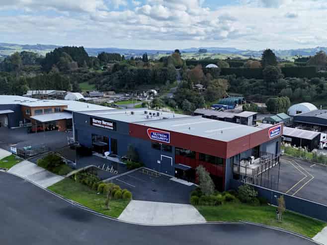 Large warehouse / showroom / offices in Tauriko