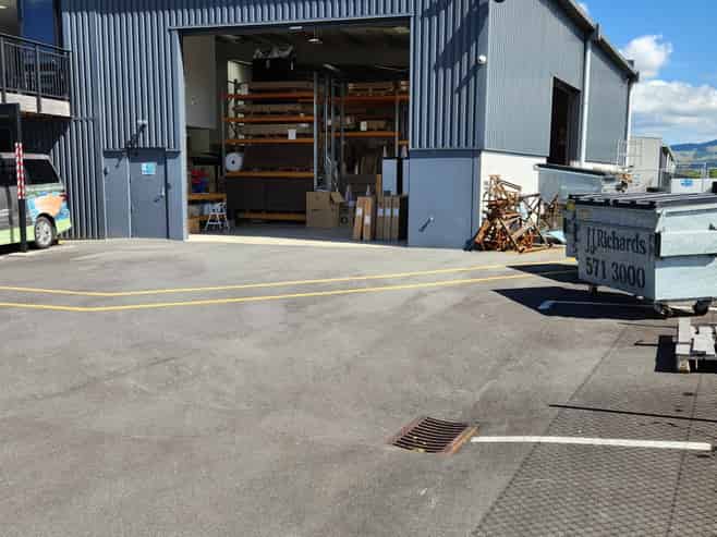 Large warehouse / showroom / offices in Tauriko