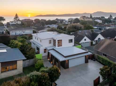 21 Metzenthin Close, Raumati South