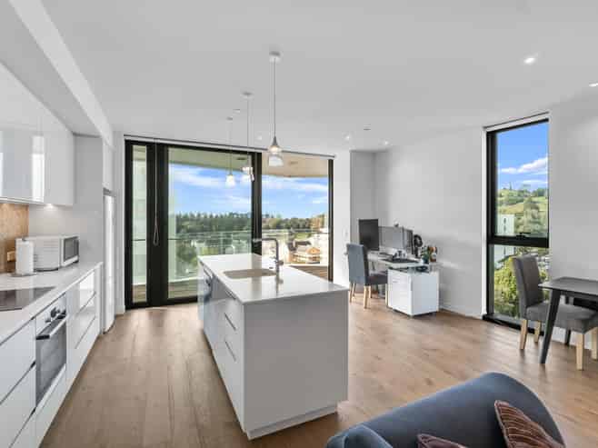 709/223B Green Lane West, Epsom